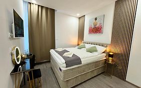 Little Downtown Apartment